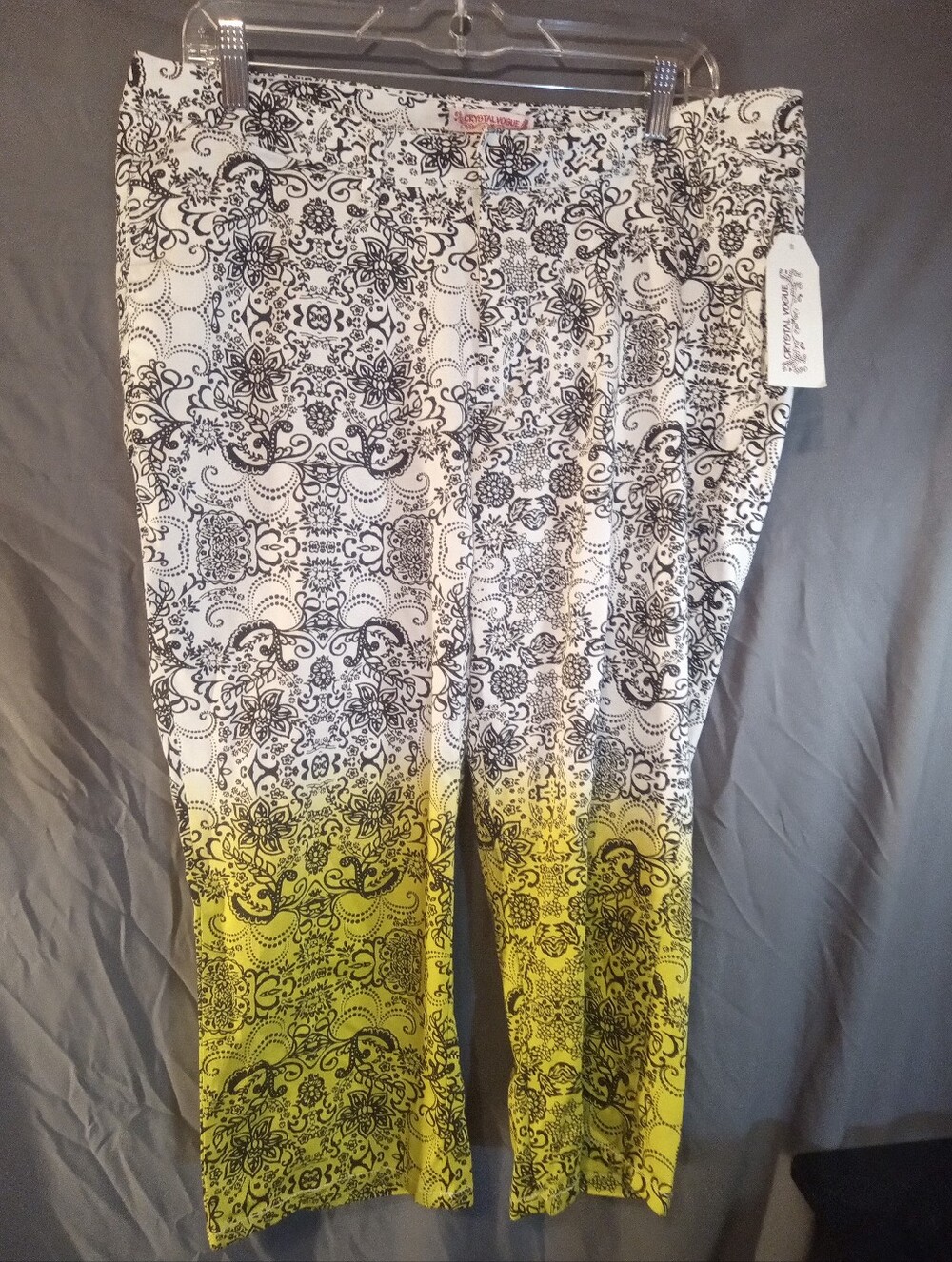 Crystal Vogue Brand New Yellow Ombre Paisley Print Plus Size Capri Pants